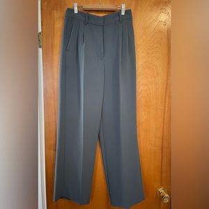 LIKE NEW Aritzia Effortless Pants Size 4